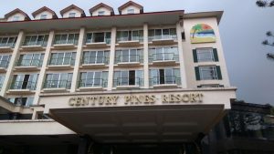 Gambar hadapan perkarangan hotel Century Pines Resort Cameron Highlands Pahang Malaysia